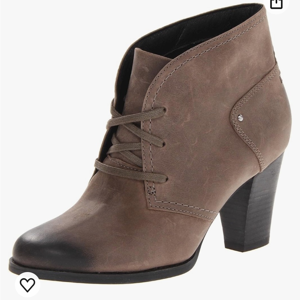 EUC | Clarks Artisan leather heeled ankle boots